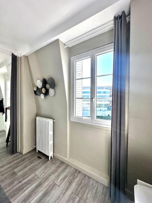 Appartement Vue Tour Eiffel Ligne 14 A Cote De Paris Gentilly Exterior foto
