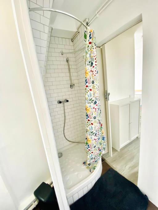 Appartement Vue Tour Eiffel Ligne 14 A Cote De Paris Gentilly Exterior foto